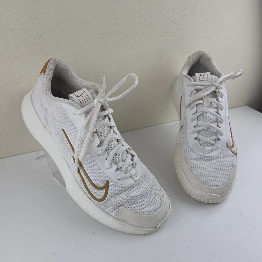 Nike Court Vapor Lite 2 HC Low Sail Desert Ochre Tennis Shoes Women's Size 9.5